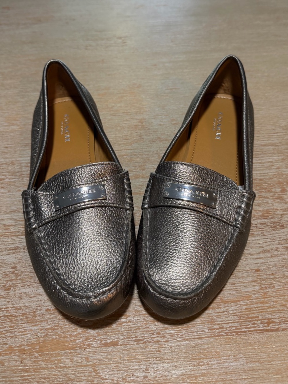Sz 6.5 Coach Metallic Pewter “Fredrica” Leather Loafers Slip-On Flats $150 MSRP - Picture 3 of 10